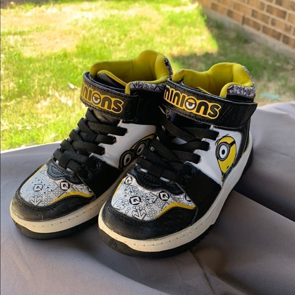 Take 50% OFF- Minios Boy’s Black &Yellow Sneakers Classic Retro Design, Size-13M